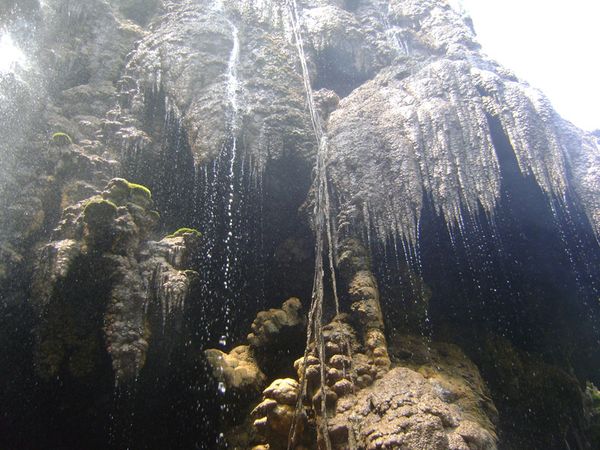 Terpesona Indahnya Air Terjun Di Atas Goa Tetes Lumajang [ www.BlogApaAja.com ]