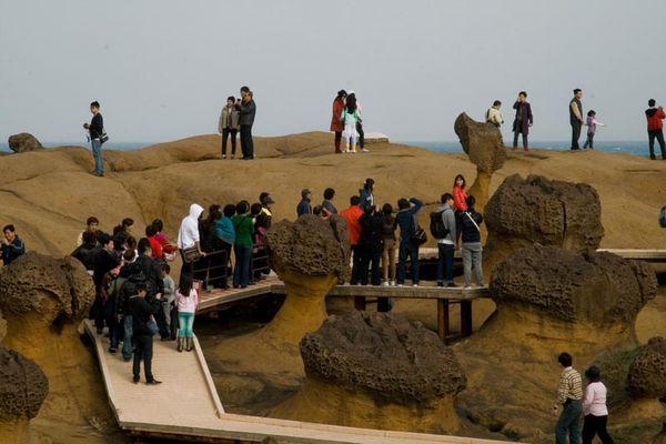 [imagetag] Yeliu Geopark menjadi target utama wisatawan yang datang ke Taiwan (Sumber: sarahpelham.com)