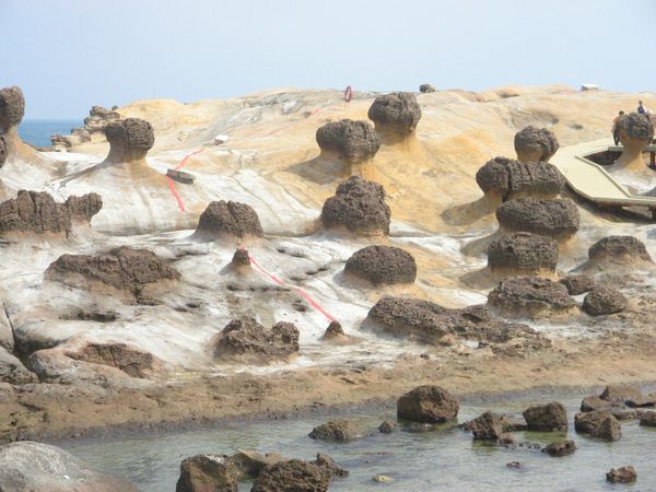 [imagetag] Susunan batu-batu yang indah ini menjadi penghuni Yeliu Geopark (Sumber: go4tour.com)