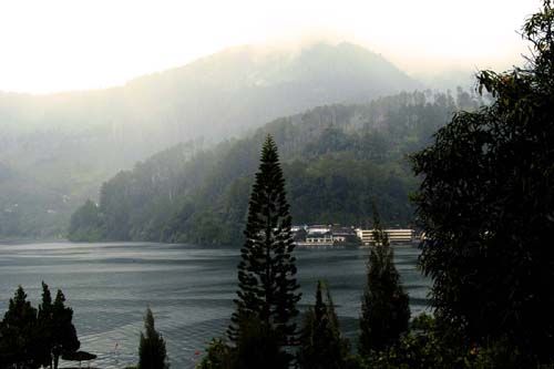 Danau Toba (takunik.blogspot.com)