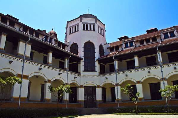 Lawang Sewu (Angela Jennifer Aroemrasni - d'Traveler)