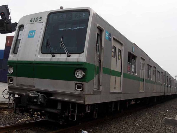 KRL Commuter (Ari Saputra/detikFoto)