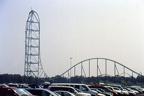 Kingda Ka dilihat dari kejauhan (fanpop.com)