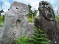 Kedua patung megalitikum di areal Atungbungsu (Sumber: versesofuniverse.blogspot.com)
