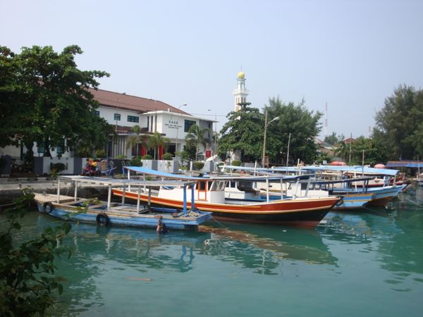 Kapal-kapal di Pulau Pramuka (dok. Putri/detikTravel)