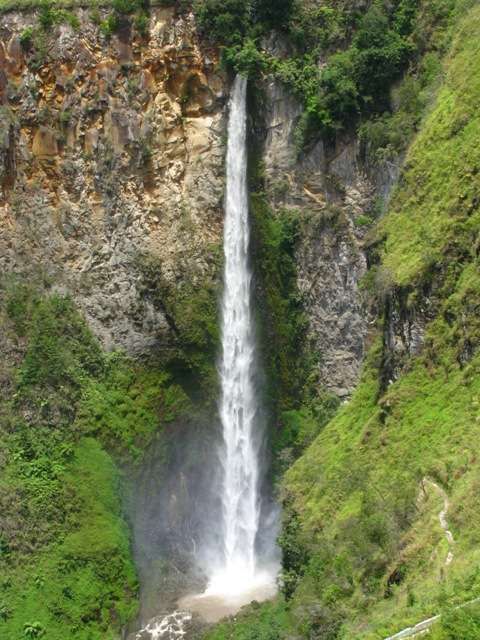 Indahnya air terjun Sipiso-piso (Saiful Azhar/dtraveler)