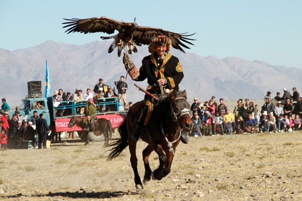 Golden Eagle Festival (toursmongolia.com)