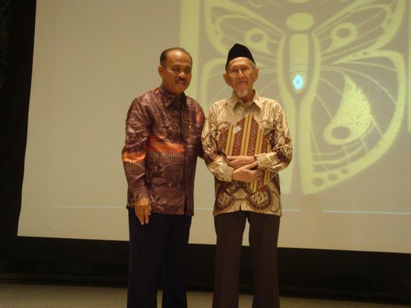 Amir Sutaarga, salah satu tokoh permuseuman Indonesia yang turut mendapat penghargaan Museum Awards 2012