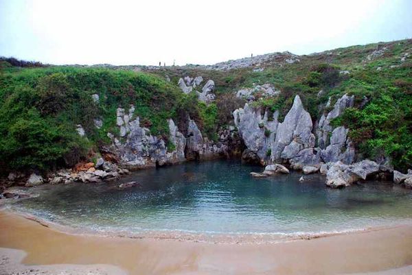 Unik! Pantai Ini Tidak Punya Laut, Pantai Gulpiyuri - SPANYOL