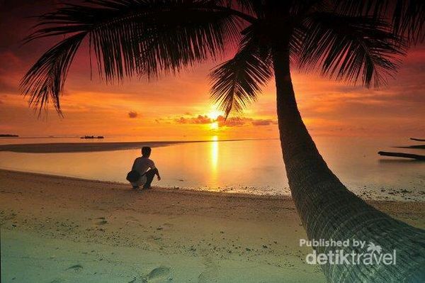 Menikmati sunset di Natuna