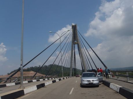 http://images.detik.com/customthumb/2012/06/06/10/Jembatan-Barelang.jpg?w=460