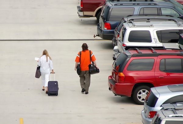 Tips Aman Meninggalkan Mobil Di Bandara