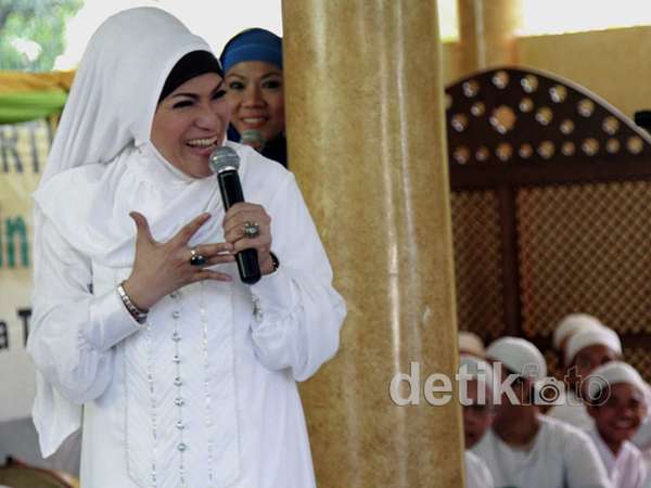 Dorce Santuni Anak Yatim Dorce Santuni Anak Yatim