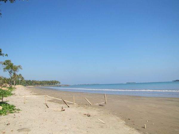 Pantai Sumur yang bersih (Fitraya/detikTravel)