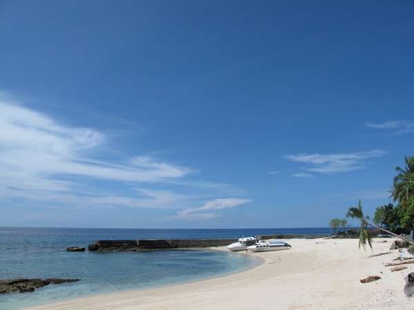 Begitu Cantiknya Pantai Latuhalat, Ambon - Maluku