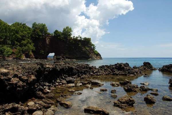 Jalan-jalan Melihat Cantiknya Pantai Di Ambon [ www.BlogApaAja.com ]