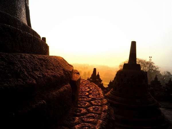 Tidak Hanya Candi, Sunrise Di Borobudur Juga Menakjubkan [ www.BlogApaAja.com ]