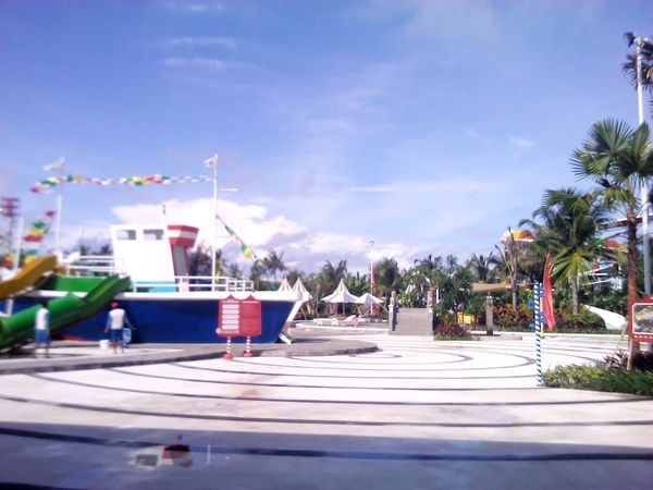 Meskipun ramai, terkadang ada wisatawan yang bilang kalau Circus Waterpark lebih sepi ketimbang Watrboom Bali (missdreamerefa.blogspot.com)