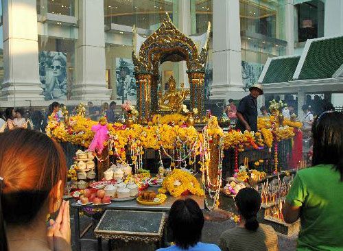 Four Faced Buddha (bangkoksights.com)