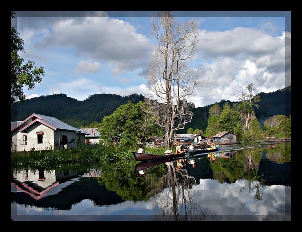 http://vietsukino.blogspot.com/2012/07/keindahan-alam-kalimantan-barat.html