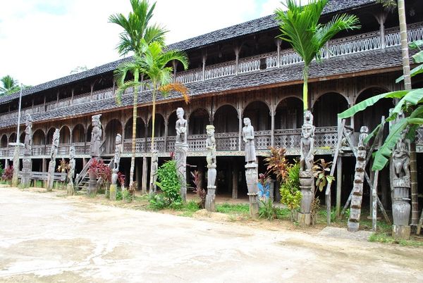 Download this Lamin Bertingkat Rumah Adat Suku Dayak Kandung Mancong picture Download this Lamin Bertingkat Rumah Adat Suku Dayak Kandung Mancong picture