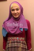 hiburan digital anda Gila Merah, Dhini Aminarti J