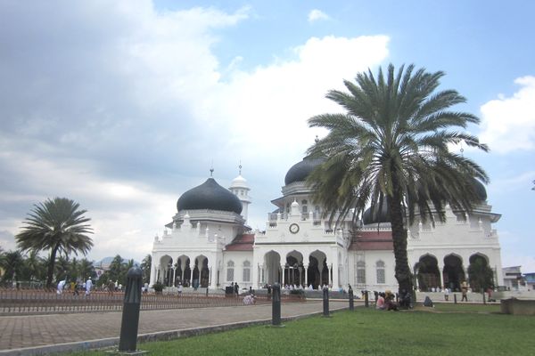 MASJID RAYA BAITURRAHMAN ACEH.jpg