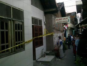 Kakak Beradik Dikubur di Rumah, Saksi: Terakhir Melihatnya 7 Agustus Kakak Beradik Dikubur di Rumah, Saksi: Terakhir Melihatnya 7 Agustus