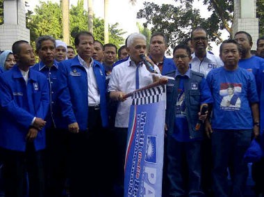 Hatta Rajasa Lepas 10 Ribu Pemudik Hatta Rajasa Lepas 10 Ribu Pemudik