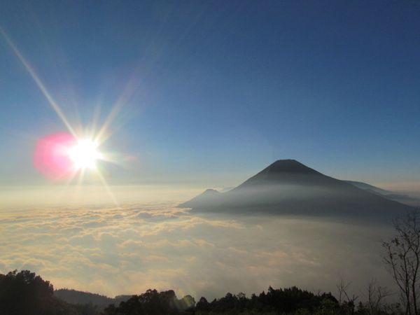 Tengah hari di Gunung Sumbing