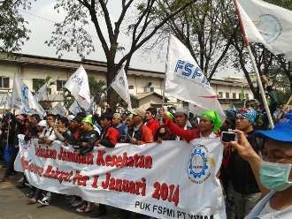 Ratusan Buruh Kawasan Industri Pulogadung Konvoi, Cakung Semrawut Ratusan Buruh Kawasan Industri Pulogadung Konvoi, Cakung Semrawut