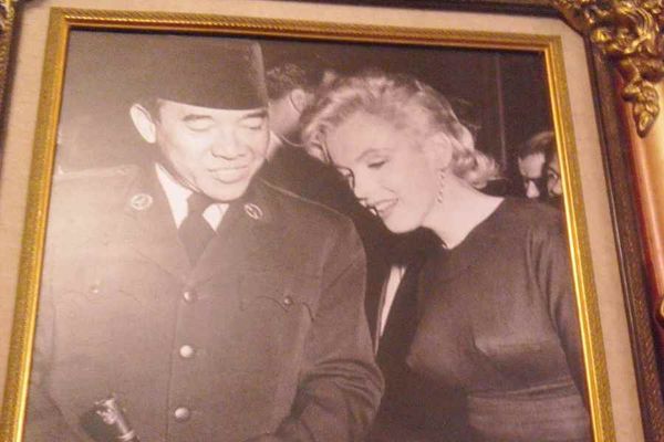 Soekarno dan Marilyn Monroe