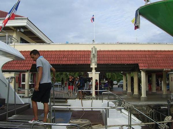 Pulau Paling Eksotis Diseluruh Thailand pulau Phi Phi