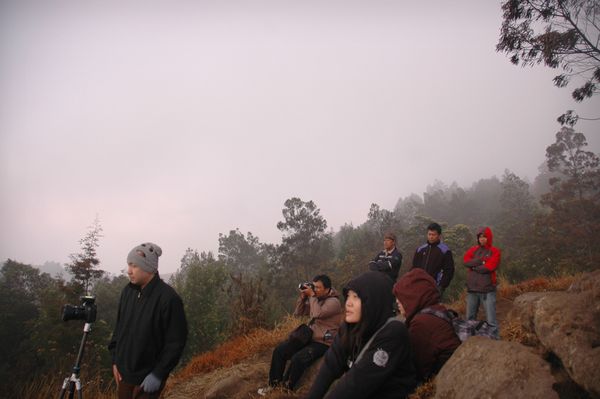 Mengejar Cahaya Emas di Bukit Sikunir, Dieng Img_20121031132854_5090c526e9b41