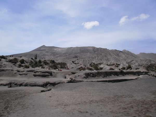 Gunung Bromo dengan relief alaminya