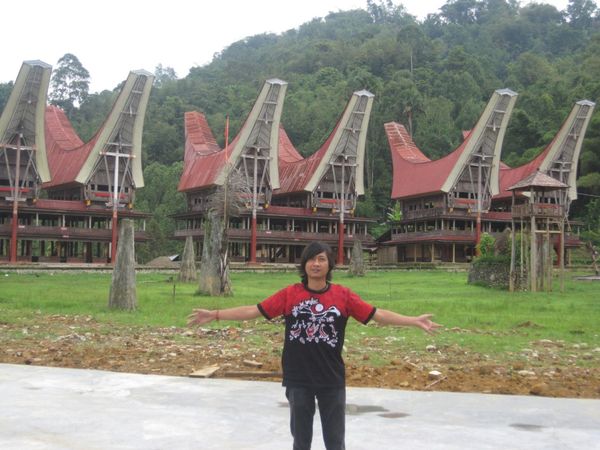 Rumah Adat dan Kuburan Batu, Asli dari Tana Toraja Img_20121104113642_5095f0da11c1f