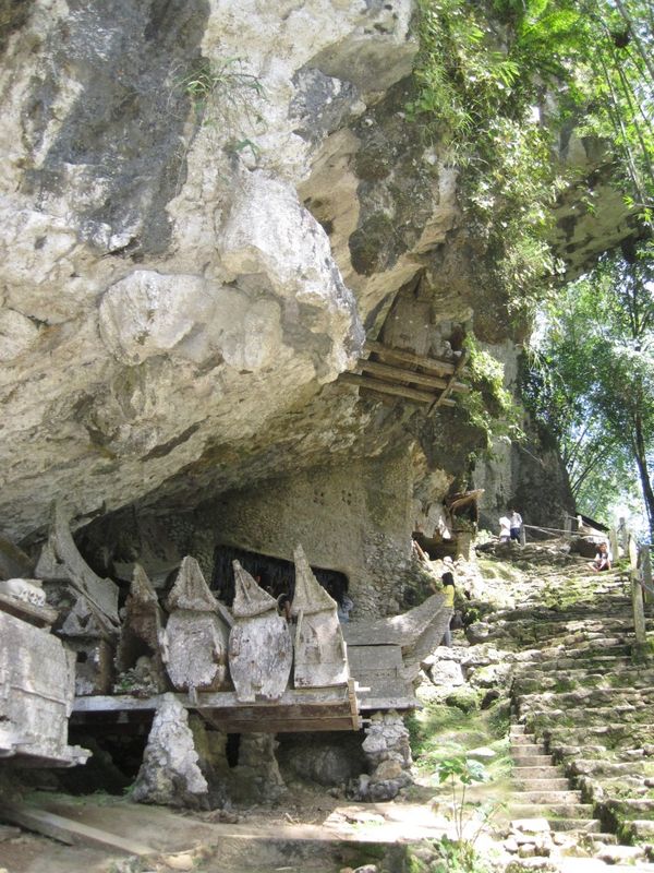 Rumah Adat dan Kuburan Batu, Asli dari Tana Toraja Img_20121104113923_5095f17b95cd1