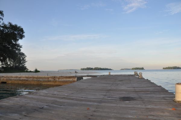 Dermaga menghadap ke Pulau Marina