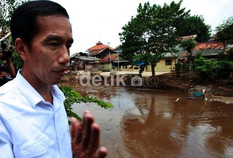 Sampah-sampah di Kali Dikeruk Sampah-sampah di Kali Dikeruk