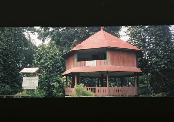 Melihat Ritual Penduduk Lokal di Pulau Enggano Img_20121108104414_509b2a8e6a8b8