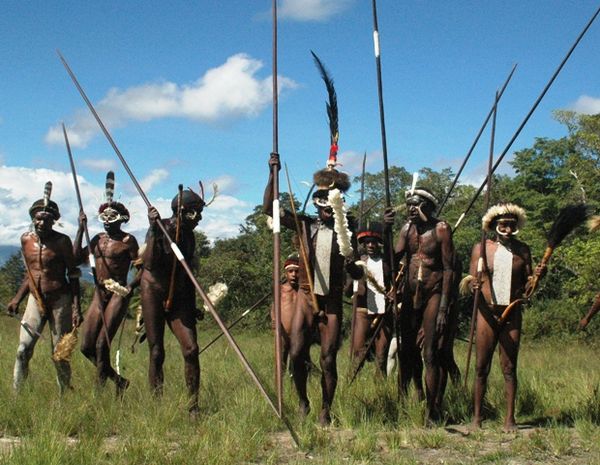 Tarian Perang Ala Grup Kesenian Lodama Foto Keken Detiktravel Tarian Perang Ala Grup Kesenian Lodama Foto Keken Detiktravel