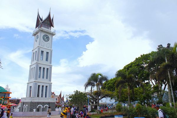 Jam Gadang yang indah dan berdiri dengan Kokoh