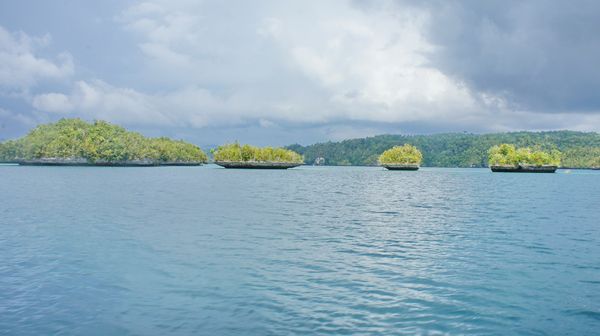 Gam Lagoon, miniatur Wayag