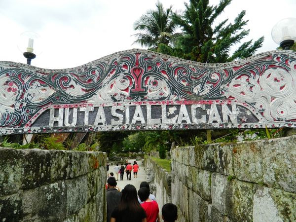 Gapura Masuk Huta Siallagan