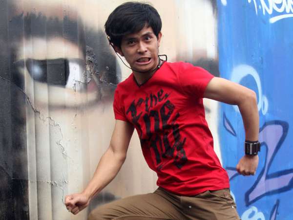 Pose Enerjik Cakra Khan Pose Enerjik Cakra Khan