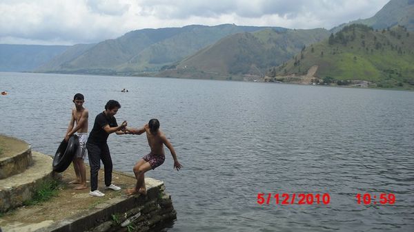 Download this Pemandangan Cantik Danau Toba Ada Desa Tongging picture