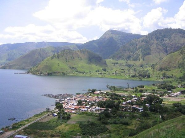 Download this Pemandangan Cantik Danau Toba Ada Desa Tongging picture