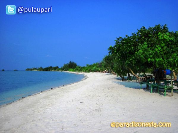 Pantai pasir yang putih dan menawan hati