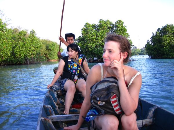 Menjelajah hutan mangrove