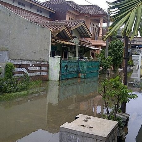Harapan Indah Bekasi Banjir, Aktivitas Warga Terganggu Harapan Indah Bekasi Banjir, Aktivitas Warga Terganggu
